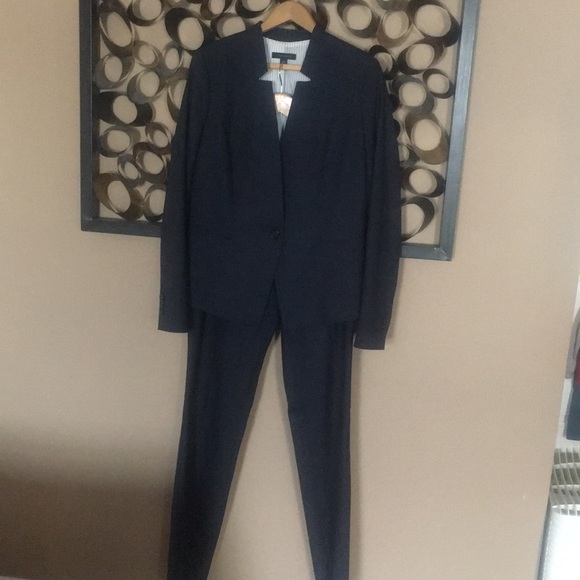 Ann Taylor, good used condition suit. - Picture 1 of 3